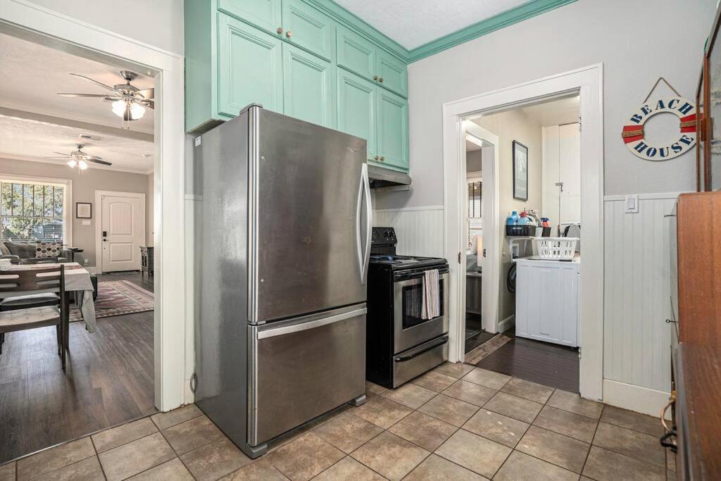 Beachy Bungalow! 2Bd, King Bed Galveston Exterior foto